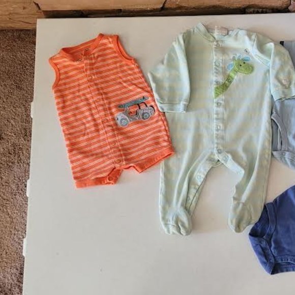 Bundle of boys clothes 3-6MO- Items described below - Picture 4 of 6